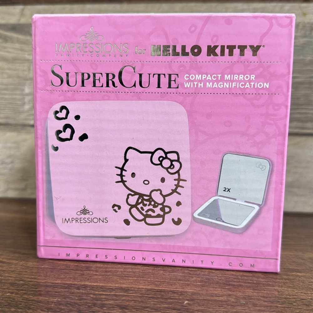 Super Cute 🥰 Hello Kitty Supercute Compact Mirror with Magnification - New